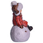 Новорічна декоративна фігурка з підсвіткою 9.5×8×16 (см) Новорічний декор Дівчинка на сніговій кулі з порцеляни CR-5-19, фото 3