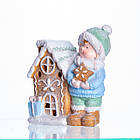 Новорічна декоративна фігурка з підсвіткою 15×8×16 см Новорічний декор Дитина з будиночком з порцеляни CR-6-3, фото 2