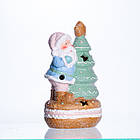 Новорічна декоративна фігурка з підсвіткою 11.5×9×20 см Новорічний декор Санта-Клаус з ялинкою з порцеляни CR-6-9, фото 3