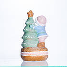 Новорічна декоративна фігурка з підсвіткою 11.5×9×20 см Новорічний декор Санта-Клаус з ялинкою з порцеляни CR-6-9, фото 4