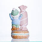Новорічна декоративна фігурка з підсвіткою 12.5×9×21 см Новорічний декор Дитина з цукеркою з порцеляни CR-6-11, фото 2