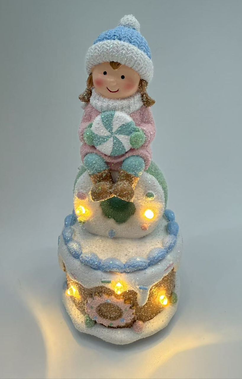 Новорічна декоративна фігурка з підсвіткою 10,5×10×20,5 см Новорічний декор Дівчинка з зефіркою з порцеляни CR-6-13, фото 1