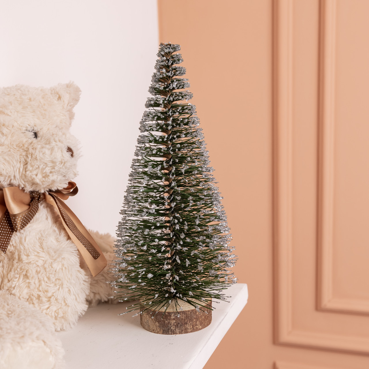 Новорічна настільна ялинка засніжена Стріла 25 см на дерев'яній підставці SOK-М-12-1, фото 1