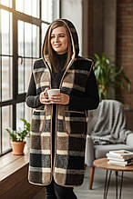 Безрукавка подовжена на овчині з капюшоном 070