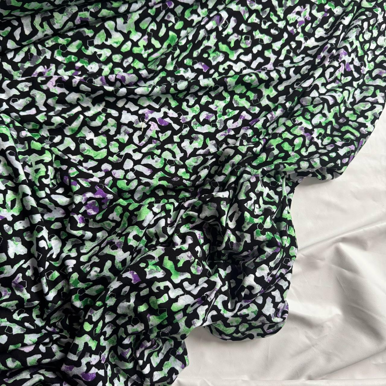 Стрейч кулір, чорний у салатові/фіолетові плямки, фото 1