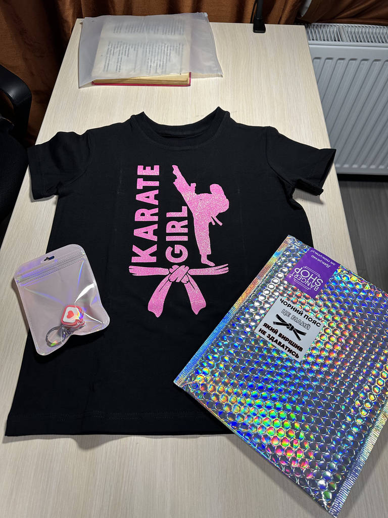 Футболка дитяча KARATE GIRL, чорно-рожева, з блискітками, розмір M, на вік 8-10 - фото покупців 1
