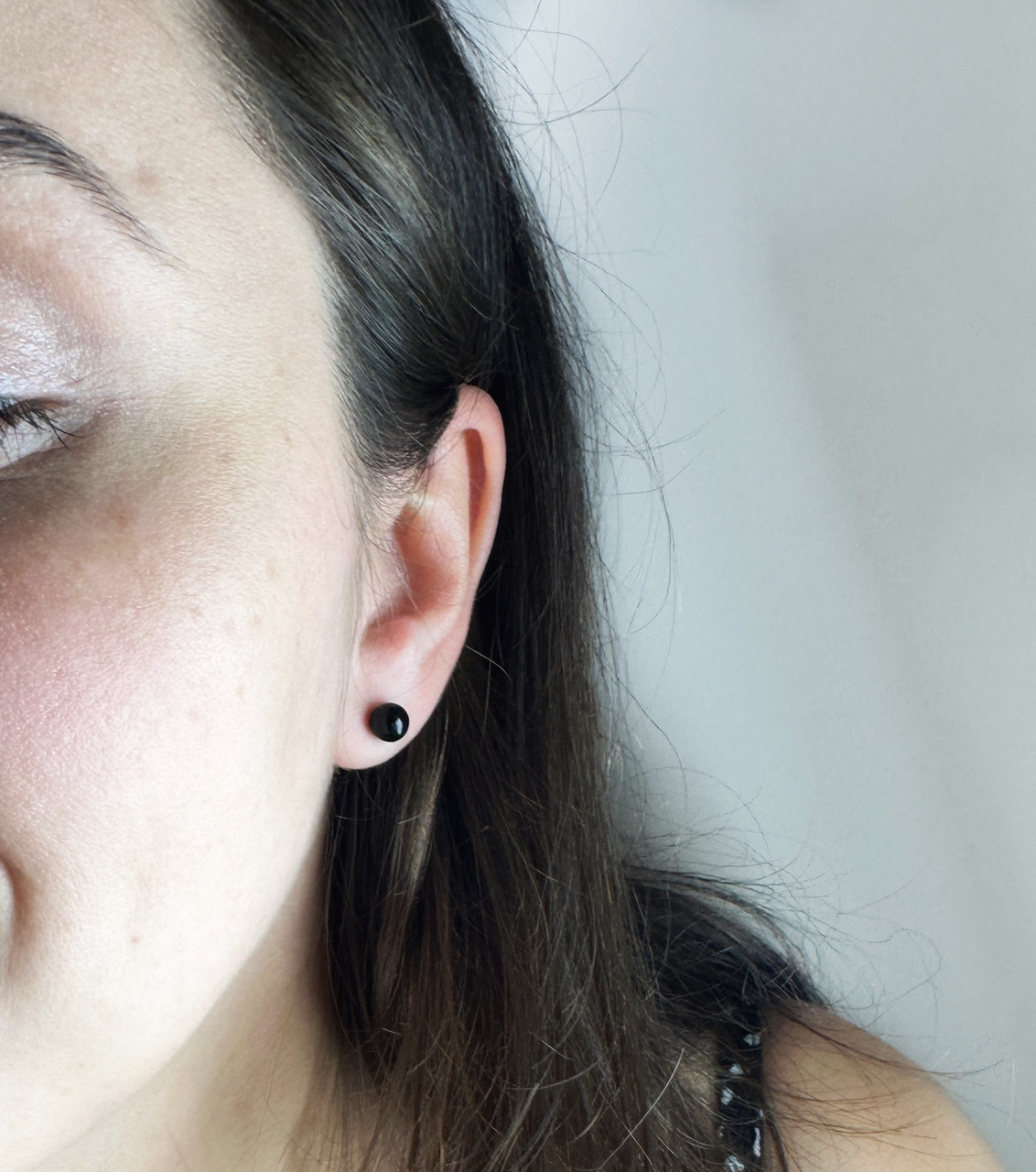 Сережки-гвоздики срібні Кулька з червоного або чорного агату на вибір, срібло 925 проби, фото 1