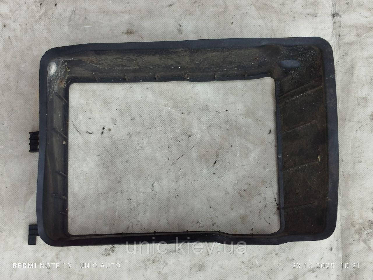 Повітрозабірник дефлектор радіатора Рено Меган 4 (Renault Megane 4) б/в