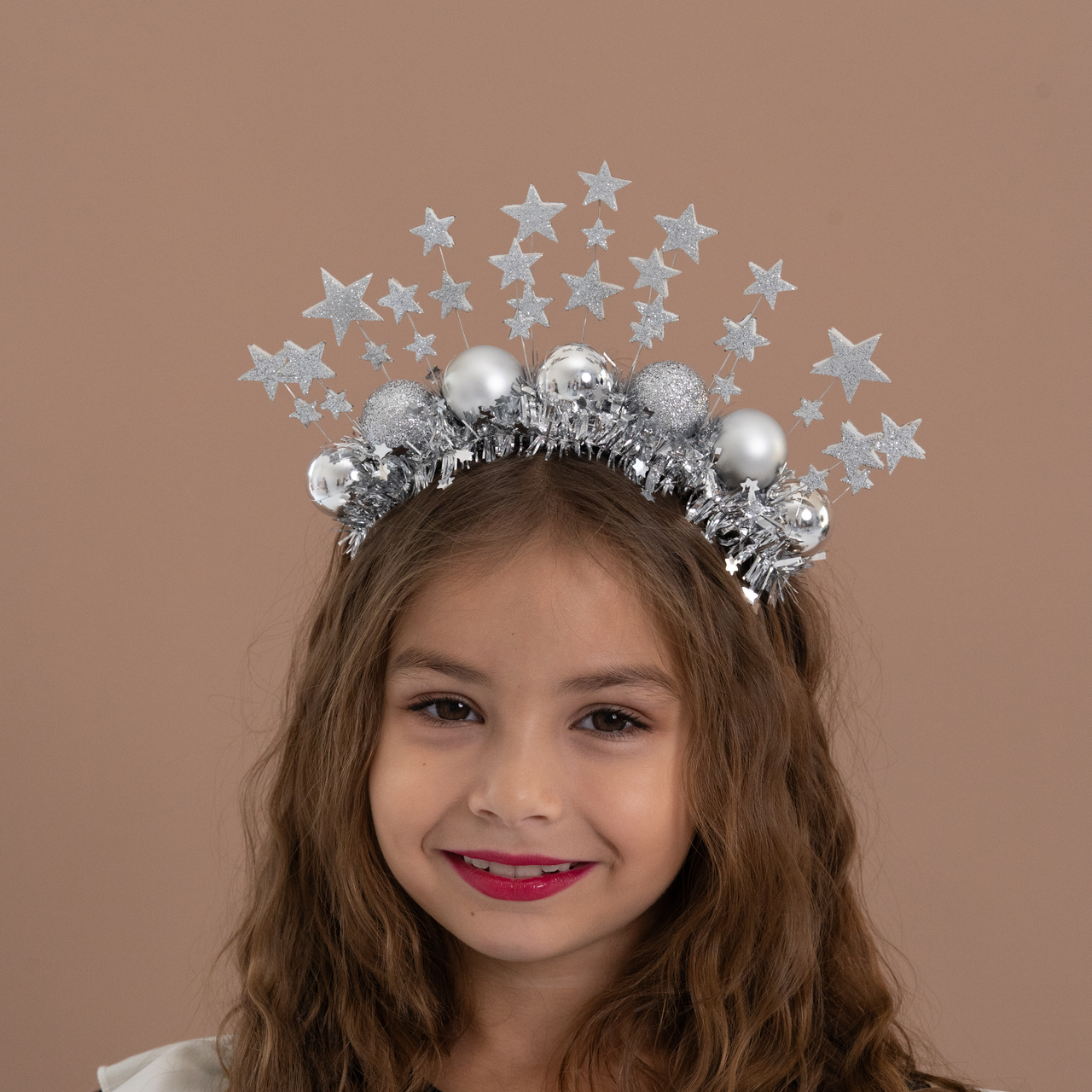 Новорічна корона зі срібними кульками та зірками для дівчаток від 3 років | Набір “Мама і донька” для свят та фотосесій, фото 1