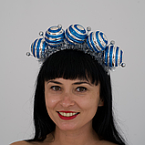 Новорічний обруч-корона із срібно-блакитних кульок та срібної мішури | Святковий аксесуар для дорослих, фото 5