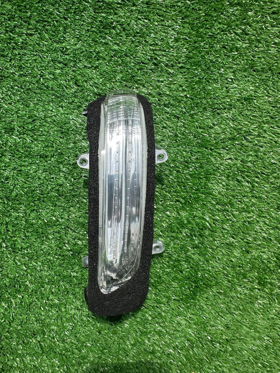 Покажчик повороту в дзеркалі (1 шт) Правий для Toyota Land Cruiser 200 2007-2021 рр, фото 1