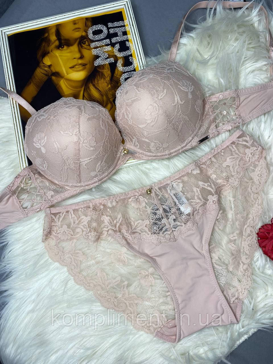 Комплект жіночої спідньої білизни з ефектом push ap, Balaloum 9458, чашка В, фото 1