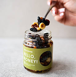 Мед з горіхами і ягодами Роял 230 г / скло