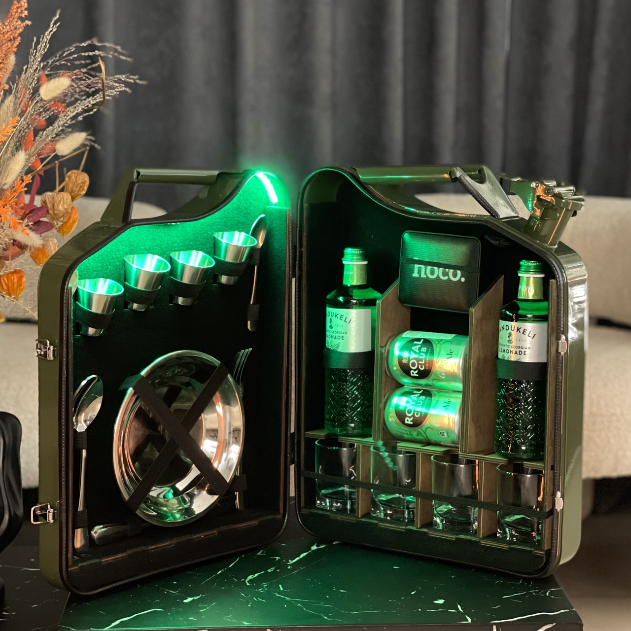 Каністра бар 20 л в зеленому кольорі з посудом, міні бар на подарунок, фото 1