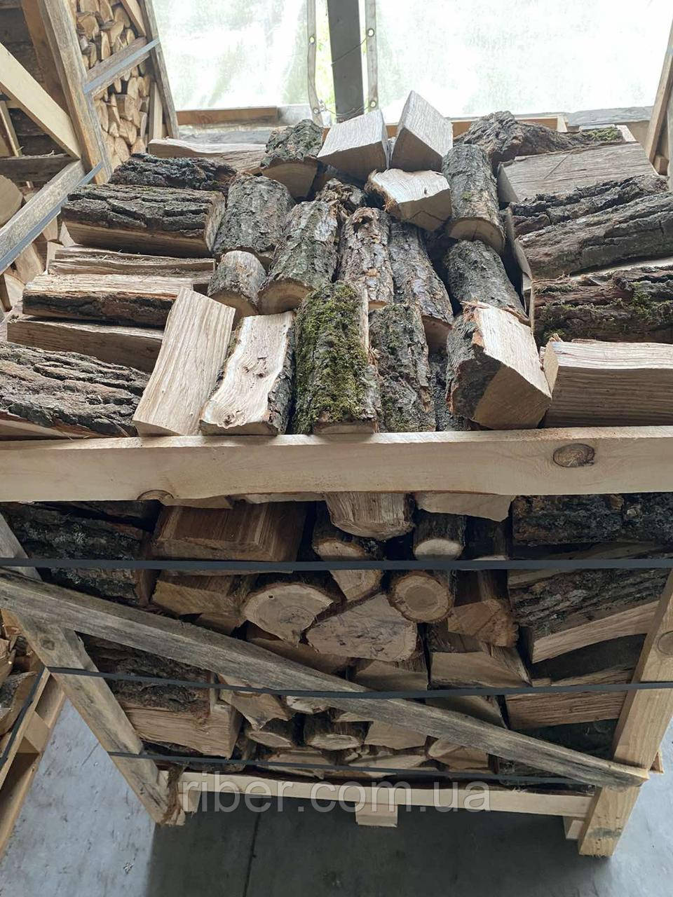 Дрова дубові сухі по 25-30см в ящику