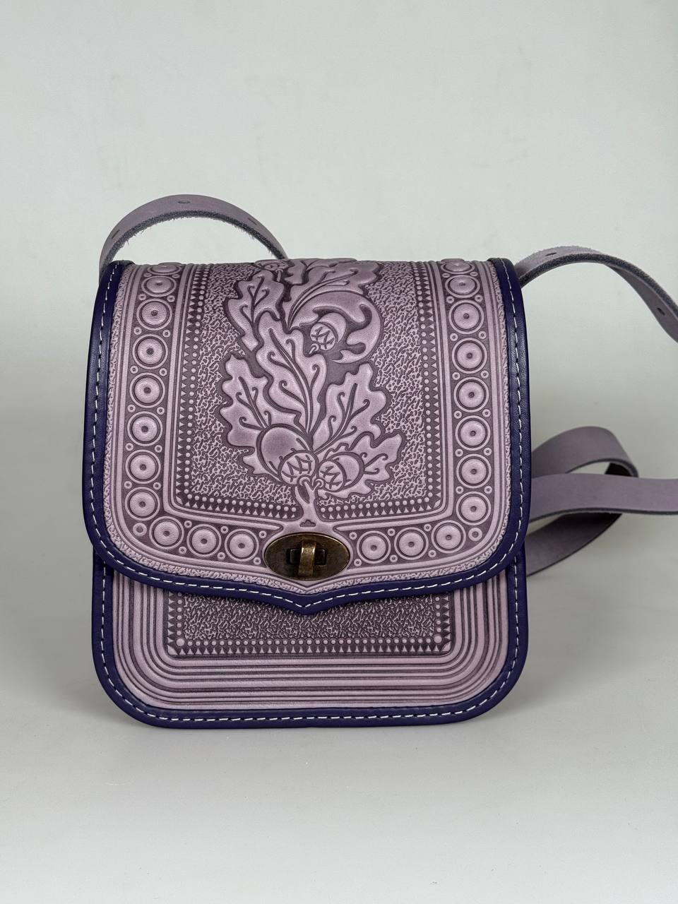 Жіноча шкіряна сумка ручної роботи з тисненим орнаментом «Дубок», бузкова сумка з натуральної шкіри, 20*21*8 см, фото 1