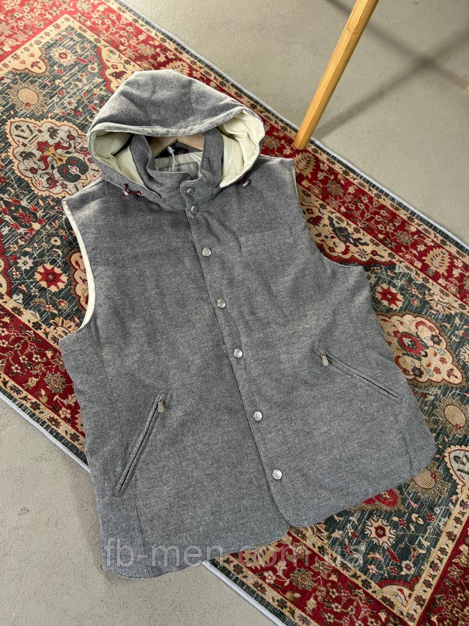 Жилет Brunello Cucinelli чоловічий сірий з капюшоном і косими бічними кишенями люкс, фото 1