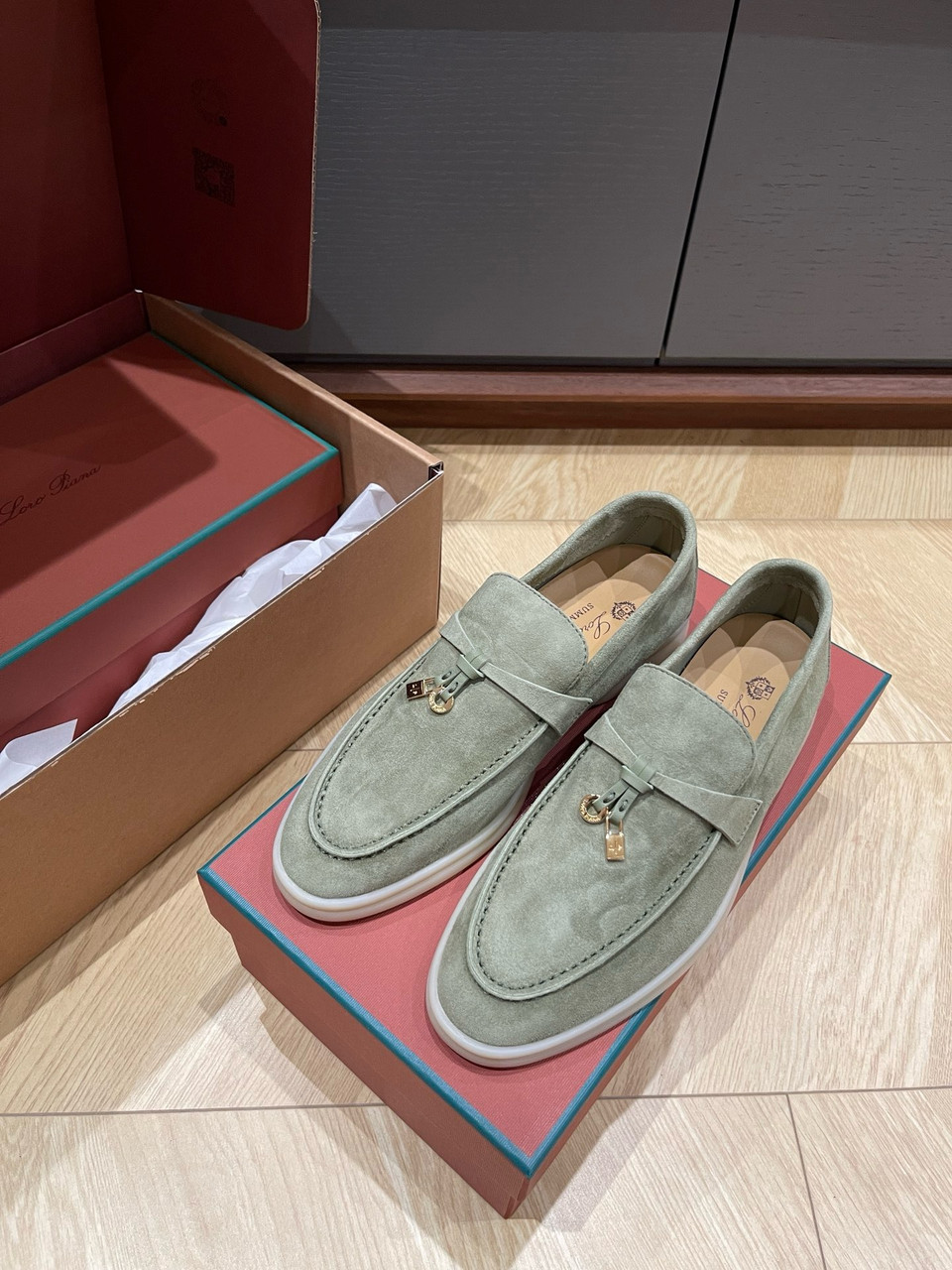 Жіночі Короткі Зелені Замшеві Лофери Loro Piana Summer Walk Лоро