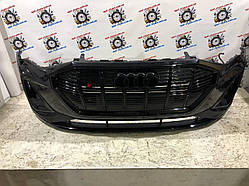 Бампер передній в зборі(зняті омивачі фар) Audi e-tron 4KE260087L 2019-(Ауді е-трон)