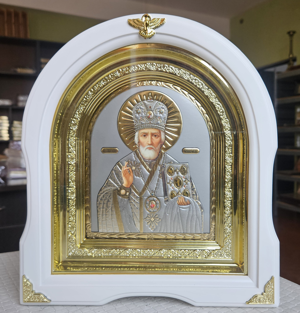 Ікона Святий Микола Чудотворець у білому дерев'яному арочному кіоті під склом, розмір кіота 28*25, сюжет 15*18., фото 1