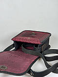 Жіноча шкіряна сумка ручної роботи з тисненим орнаментом «Дубок», бордово-чорна сумка з натуральної шкіри, 20*21*8 см, фото 2