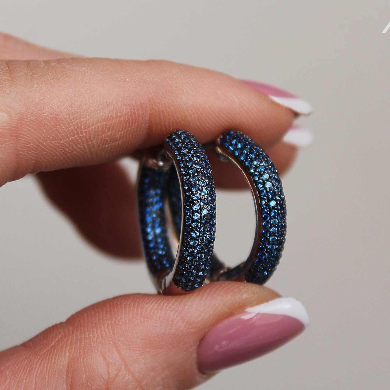 Сережки-конго широкі з розсипом фіанітів Біллі (ф.2,3 см), фото 1