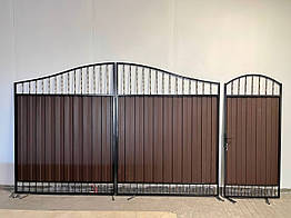 Ковані ворота з ковкою і зеленим профнастилом