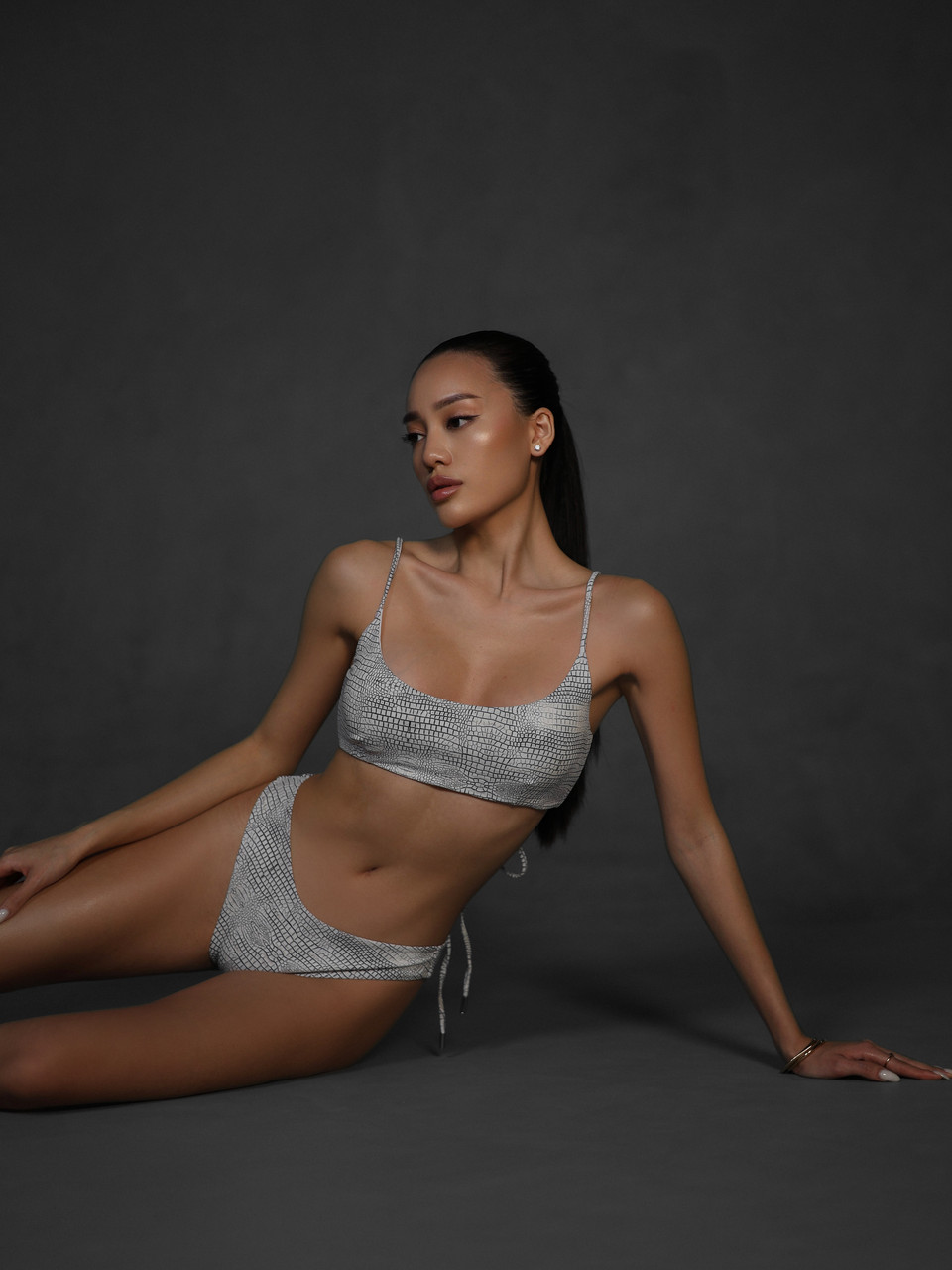 Купальник жіночий Reef білий пітон з шнурівкою на спині, фото 1