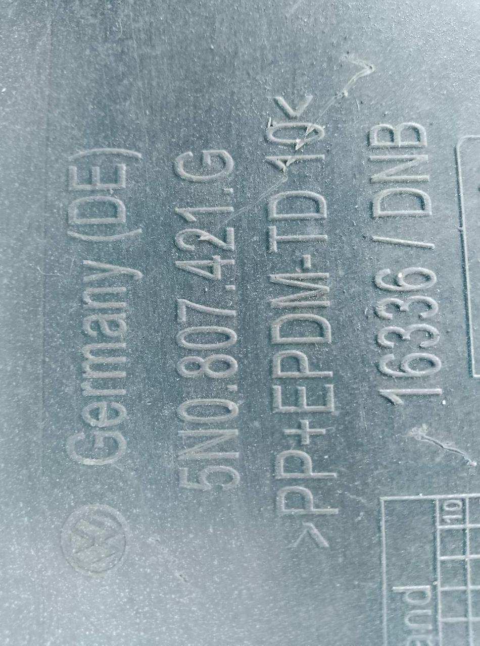 Вітаю зацікавлених на авто розборці Чемпіон !!!<br />
 Предметом оголошення є&nbsp;Бампер Задній Volkswagen Tiguan 5n lift &nbsp;2011-2016 5N0807421G 5N0807421GGRU<br />
 Фактичний стан на фото. Має дефект на фото видно! Гарантія 14 днів на встановлення та перевірку<br />
 Висилаємо по всій Україні по передоплаті на транспортні витрати!<br />
 Наявність та асортимент на складі постійно змінюються.<br />
 Точні деталі уточняйте по телефону +380973363743 — фото 2