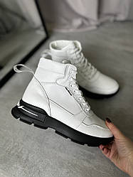 Білі жіночі зимові черевики з натуральної шкіри на чорній підошві 36-41