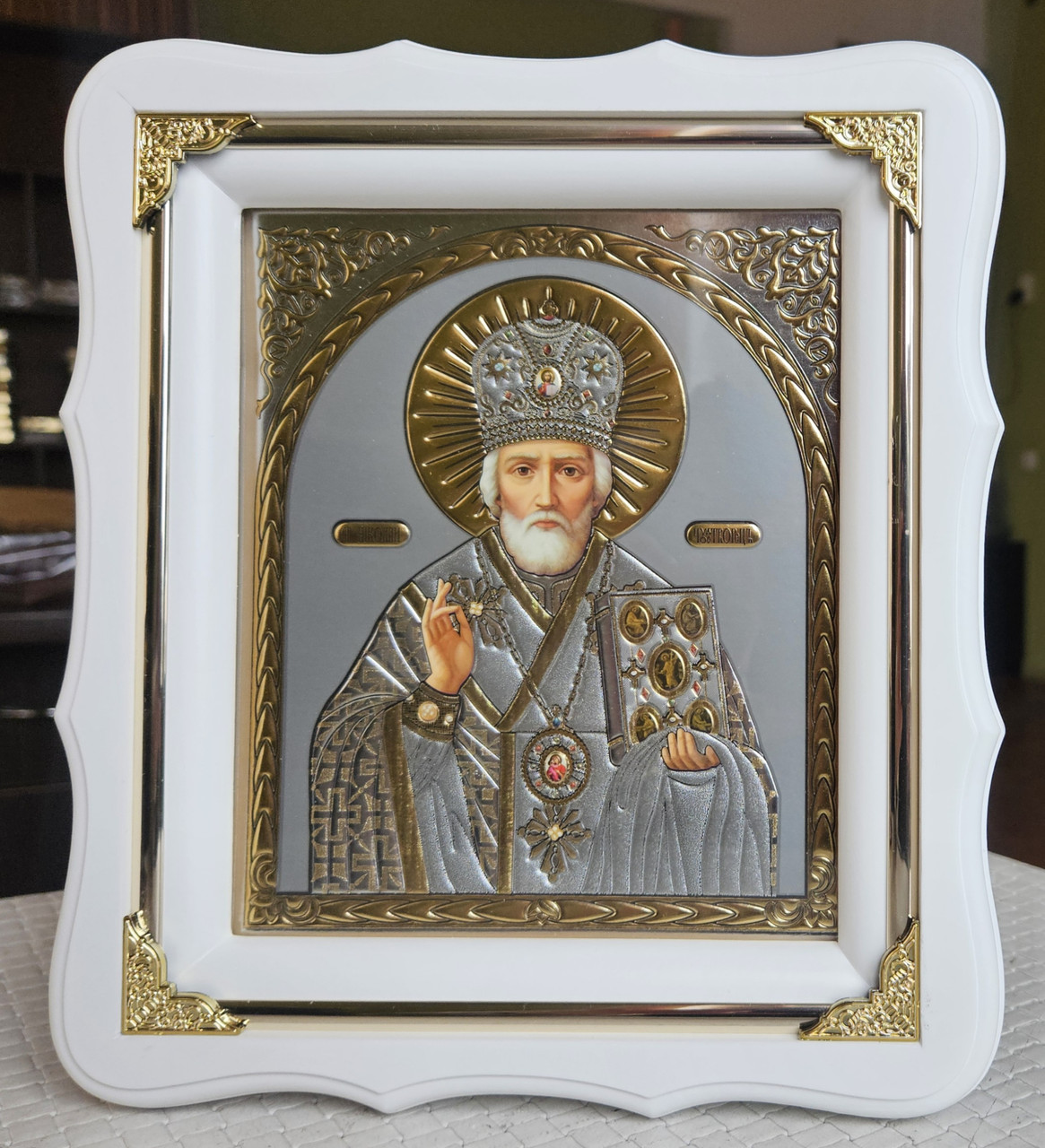 Ікона Святий Микола Чудотворець у білому фігурному дерев'яному кіоті під склом, розмір 24*21, сюжет 15*18., фото 1