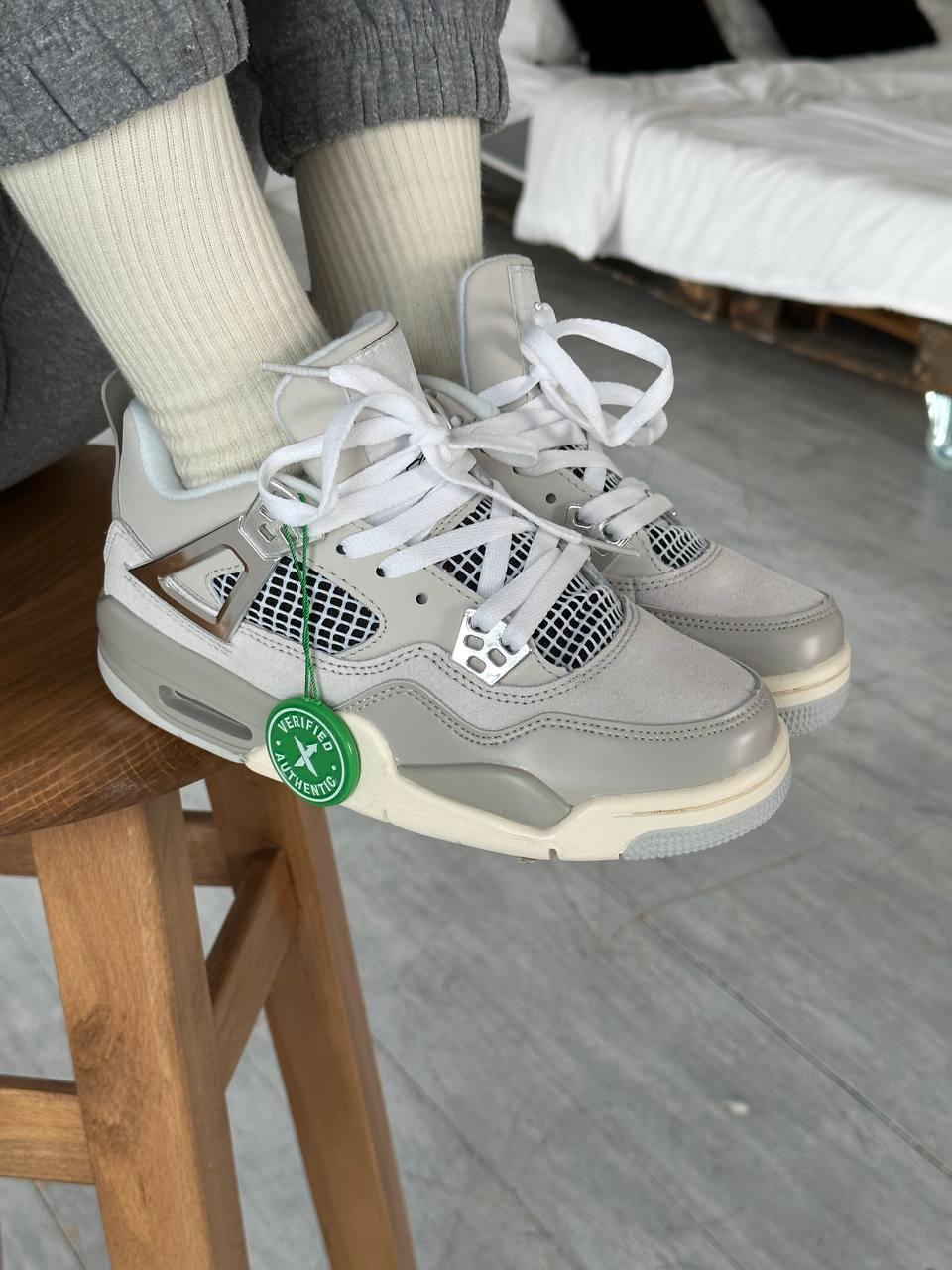 Жіночі сірі кросівки Nike Air Jordan 4 Frozen Moments Silver Grey х Джордан 36 - фото 1 - id-p2448099117