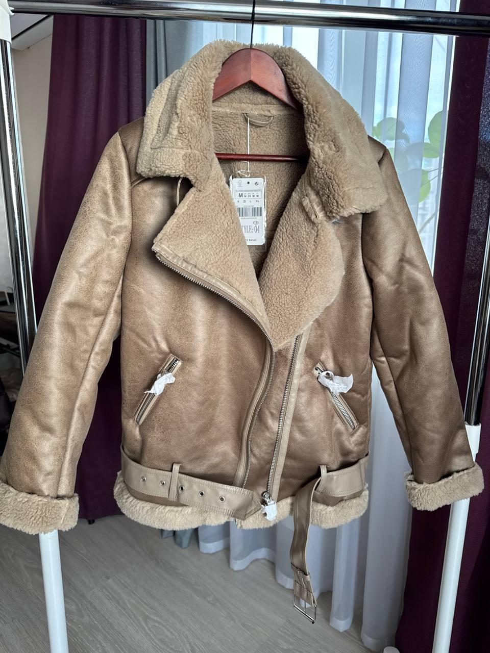 Дублянка жіноча коричнево-бежева з бежевим хутром баранчик із ременем, фото 1