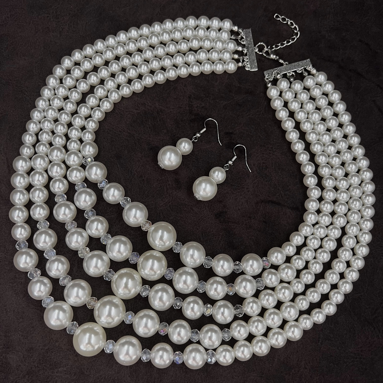 Бусы с серьгами с большими и мелкими бусинами и кристаллами многослойные 5 рядов застёжка карабин серебристого цвета длина 48 см