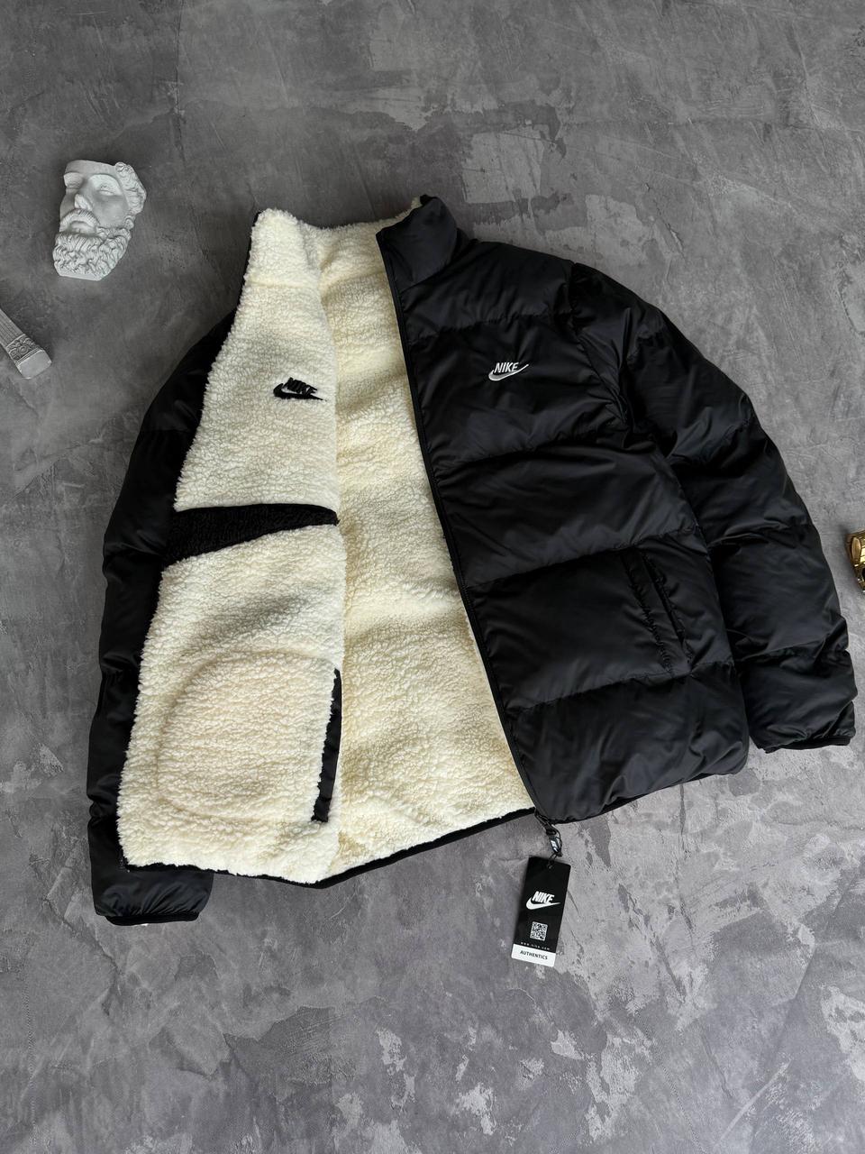 Куртка двостороння Nike Black White Teddy Пуховик зимовий Найк чорно білий хутро Тедді для чоловіків та дівчат