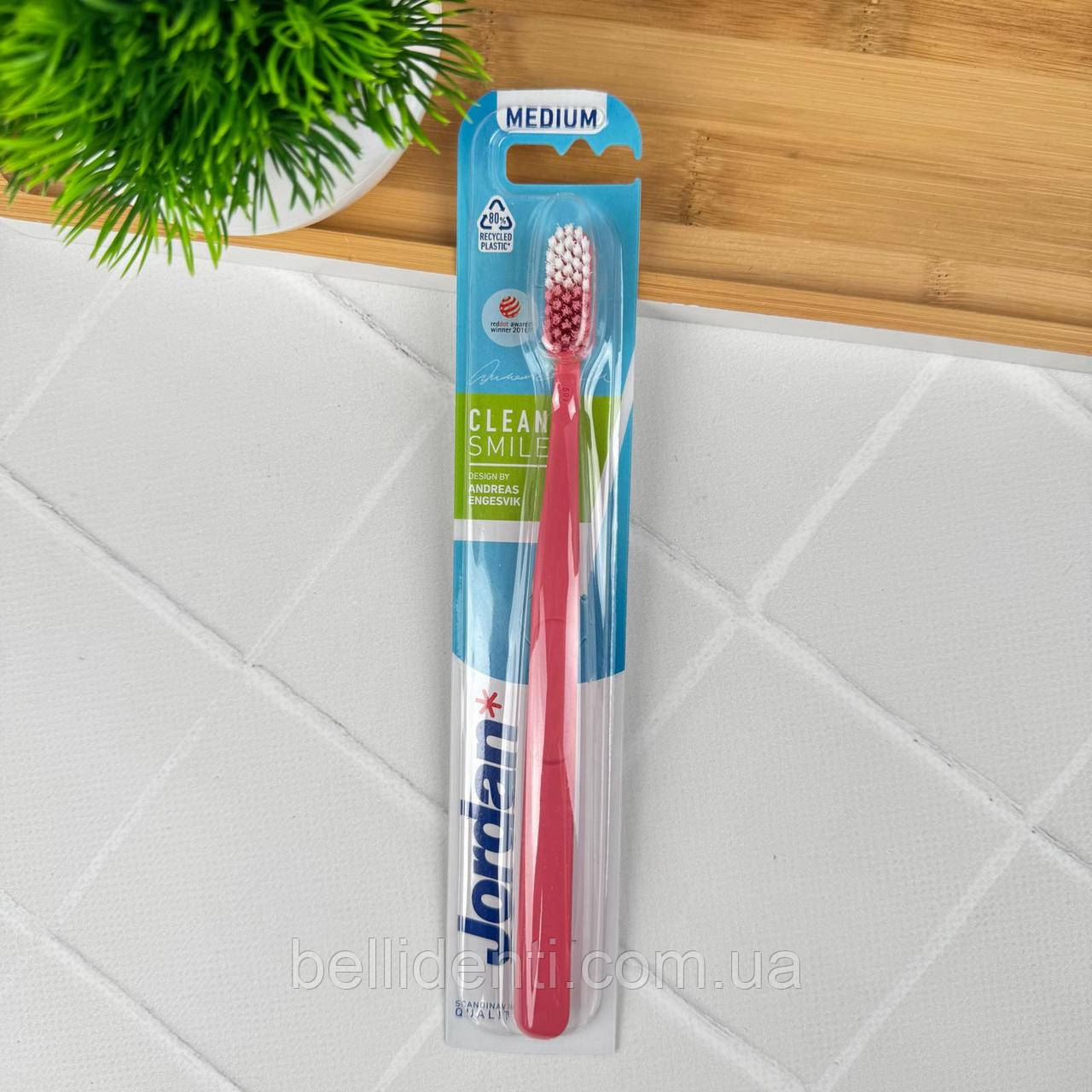 Зубна щітка Jordan Clean Smile (середня)