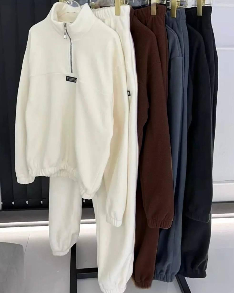 Костюм з нашивками з флісу Модель: 1492-1167 Колір: молочний, графіт, шоколад, чорний, фото 1