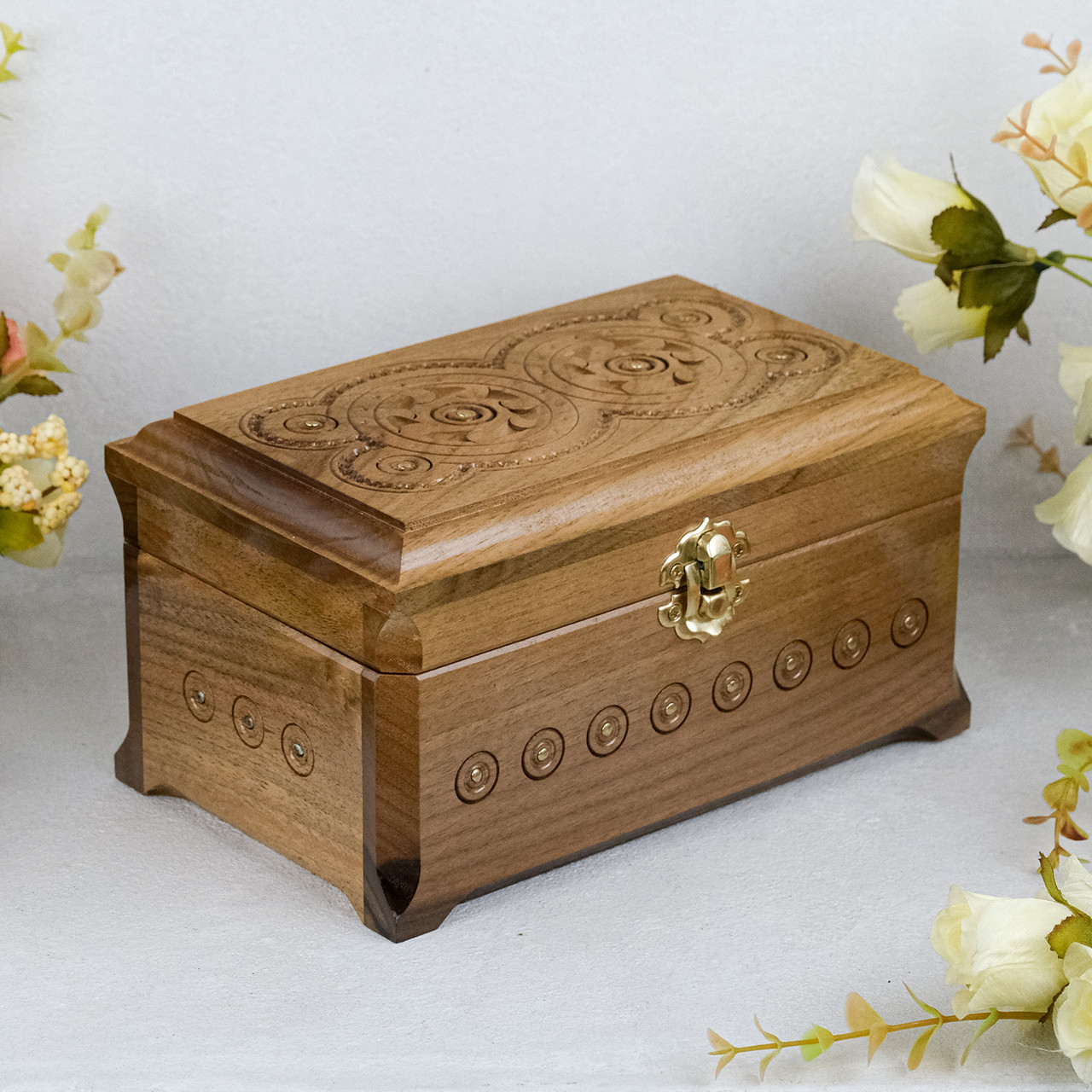 Шкатулка Дерев'яна різблена горіх 19*11 см Гранд Презент СДАР 019Г