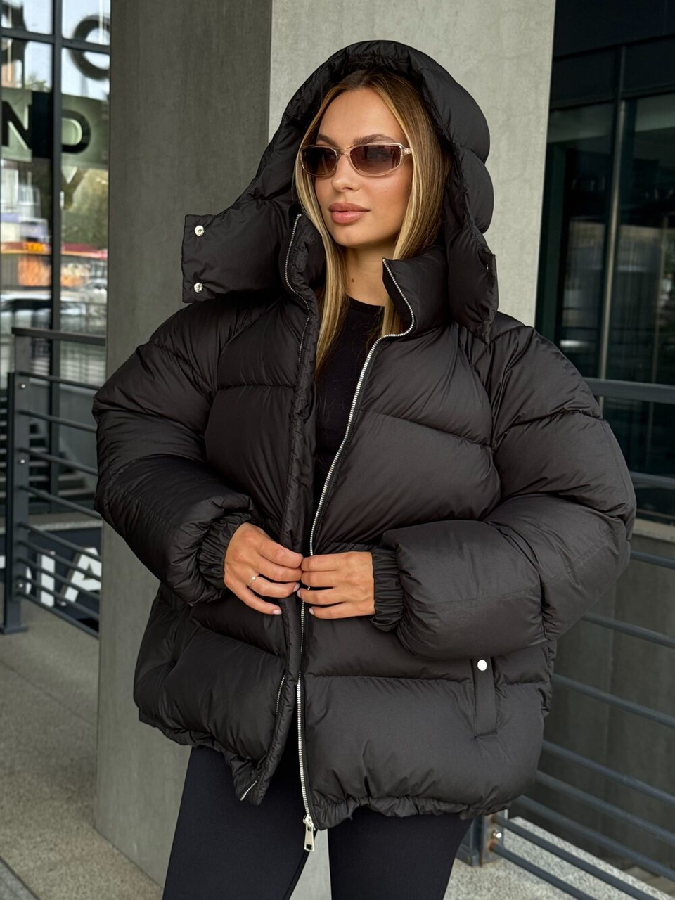 Зимова стильна жіноча куртка oversize Шелл чорного кольору, фото 1