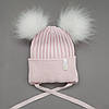 Зимова шапка для дівчинки розмір 46-48 тепла в'язана модель з флісом та двома пухнастими помпонами 1-2 роки, фото 6