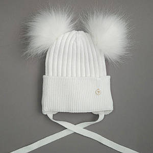 Біла В’язана зимова шапка для дівчинки розмір 50-52 з флісовою підкладкою та двома помпонами 3 4 5 роки