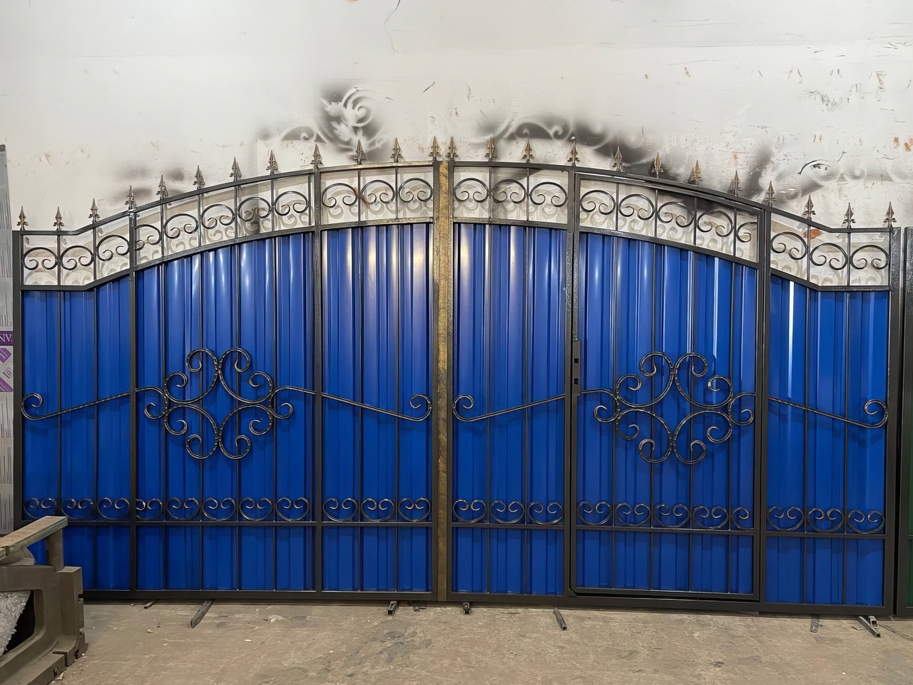 Ворота з профнастилом і кованими елементами, фото 1