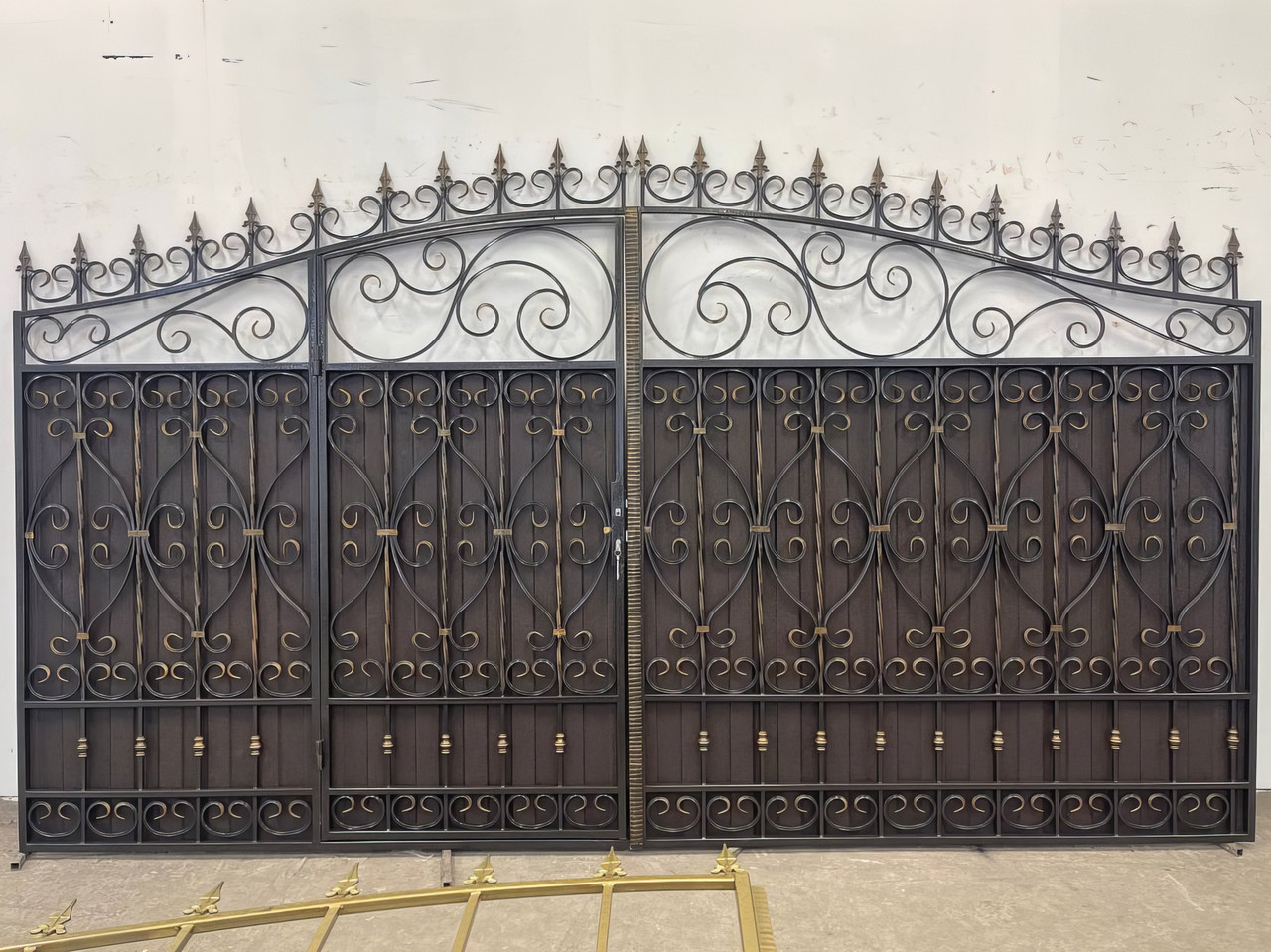 Ковані ворота з каліткою та піками, фото 1