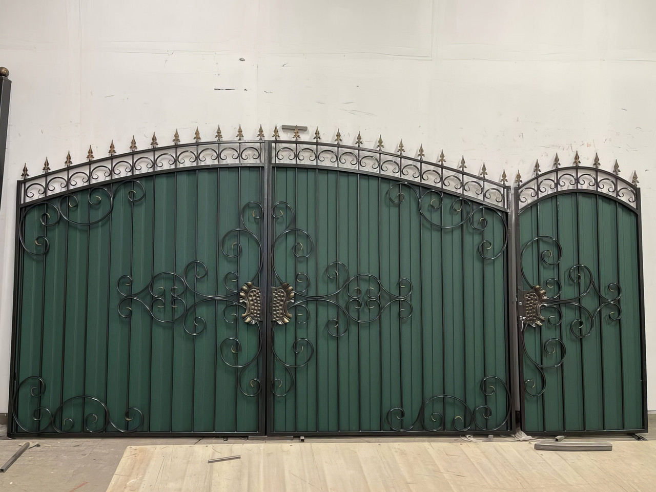 Ворота ковані з профнастилом і хвірткою Код: А-01231, фото 1