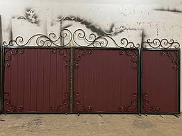 Ворота з вишневим глянцевим профнастилом та ковкою в НАЯВНОСТІ