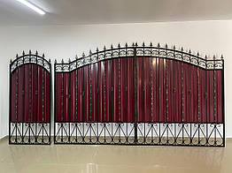 Ворота з вишневим глянцевим профнастилом та ковкою в НАЯВНОСТІ
