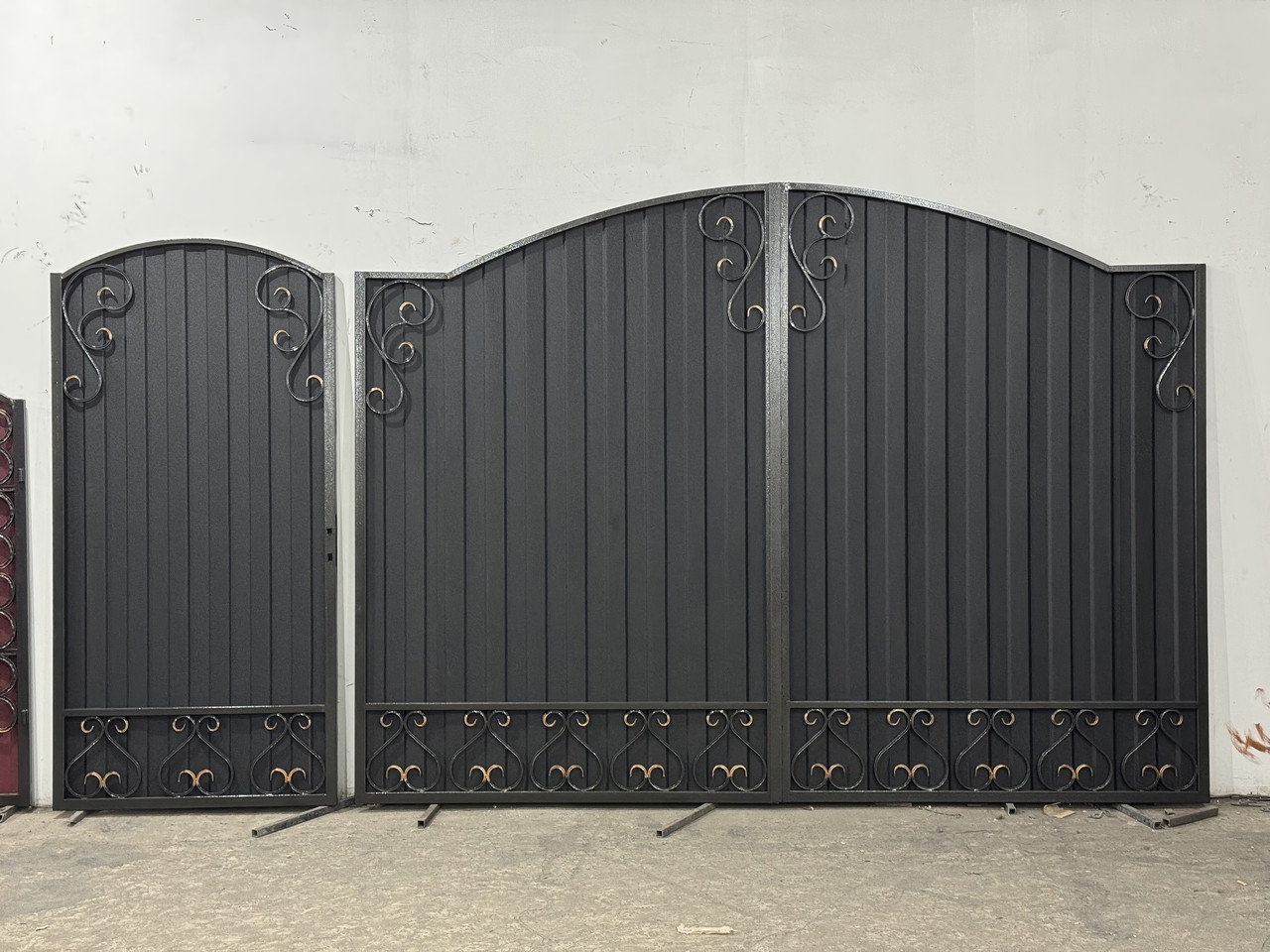 Ковані ворота з профнастилом та кованими елементами, фото 1