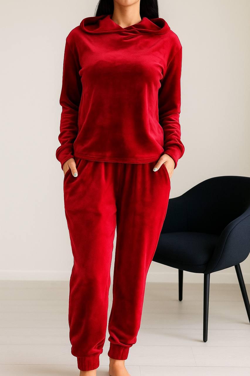 Кофта з капюшоном і штани, костюм велюр червоний.
