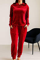 Кофта з капюшоном і штани, костюм велюр червоний.