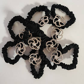 Резинка з маленькою брошкою/страз